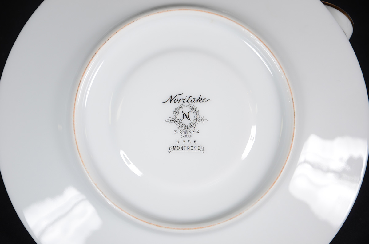 Aparelho de jantar e chá em porcelana Noritake com: 26 pratos rasos... - foto 2 de 2