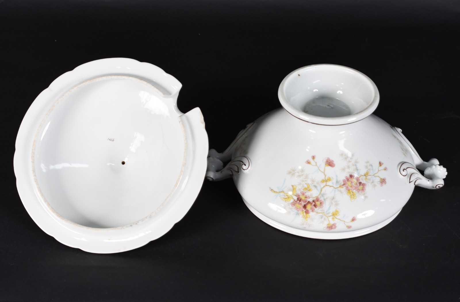 Sopeira de porcelana européia decoração floral em policromia. - foto 3 de 4