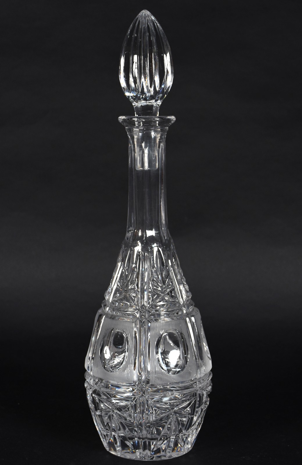 Garrafa de cristal tcheco lapidado. - foto 1 de 3