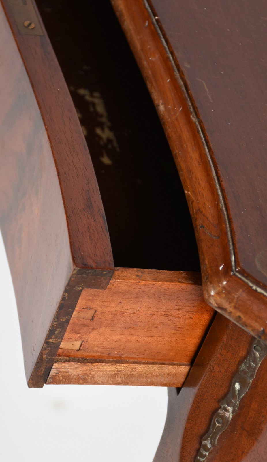 Mesa de madeira nobre alemã, duas gavetas, galeria com régua... - foto 6 de 8