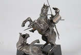 Escultura espanhola de metal prateado represent... - Escultura espanhola de metal prateado representando &#34;SANT JORDI&#34;, Catalunya - São Jorge com dragão - Base de mármore -  Alt.total 25 cm.