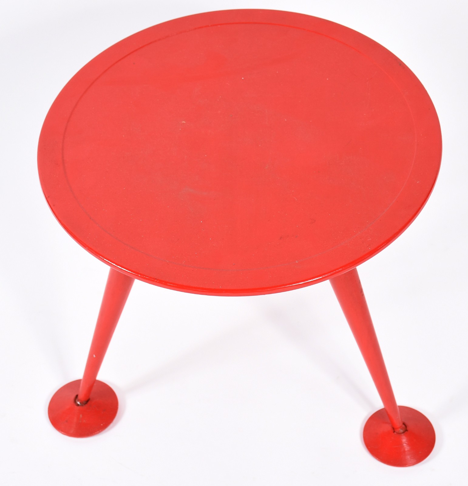 Mesa lateral de apoio na cor vermelha, feitio "sputinik", tampo de... - foto 2 de 5