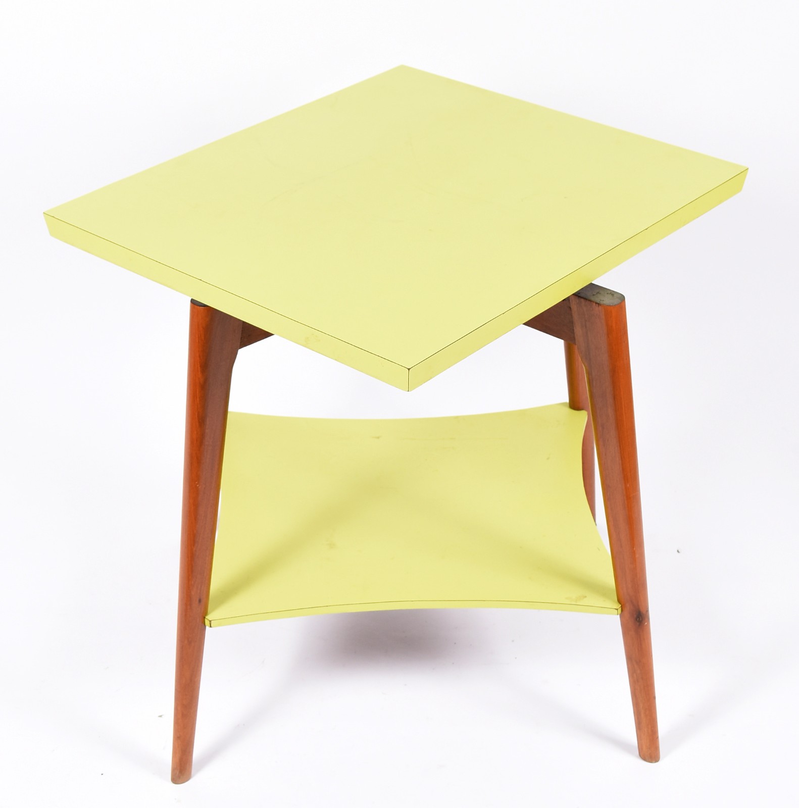 Mesa de madeira com revestimento de fórmica "verde elétrico", tampo... - foto 4 de 6