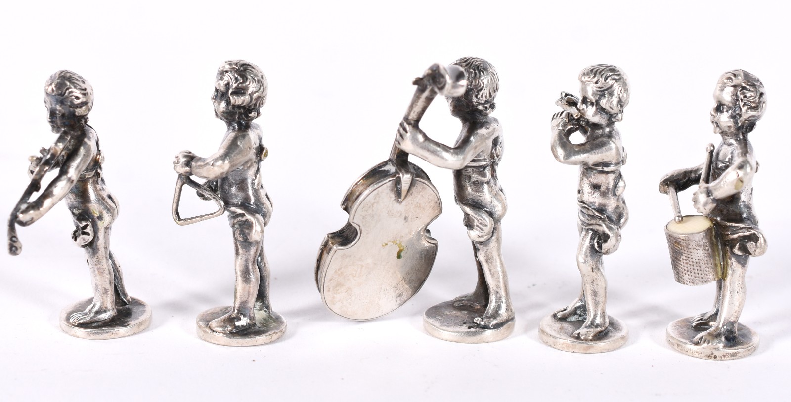 Cinco esculturas em miniatura de prata representando músicos. Peso da... - foto 4 de 7