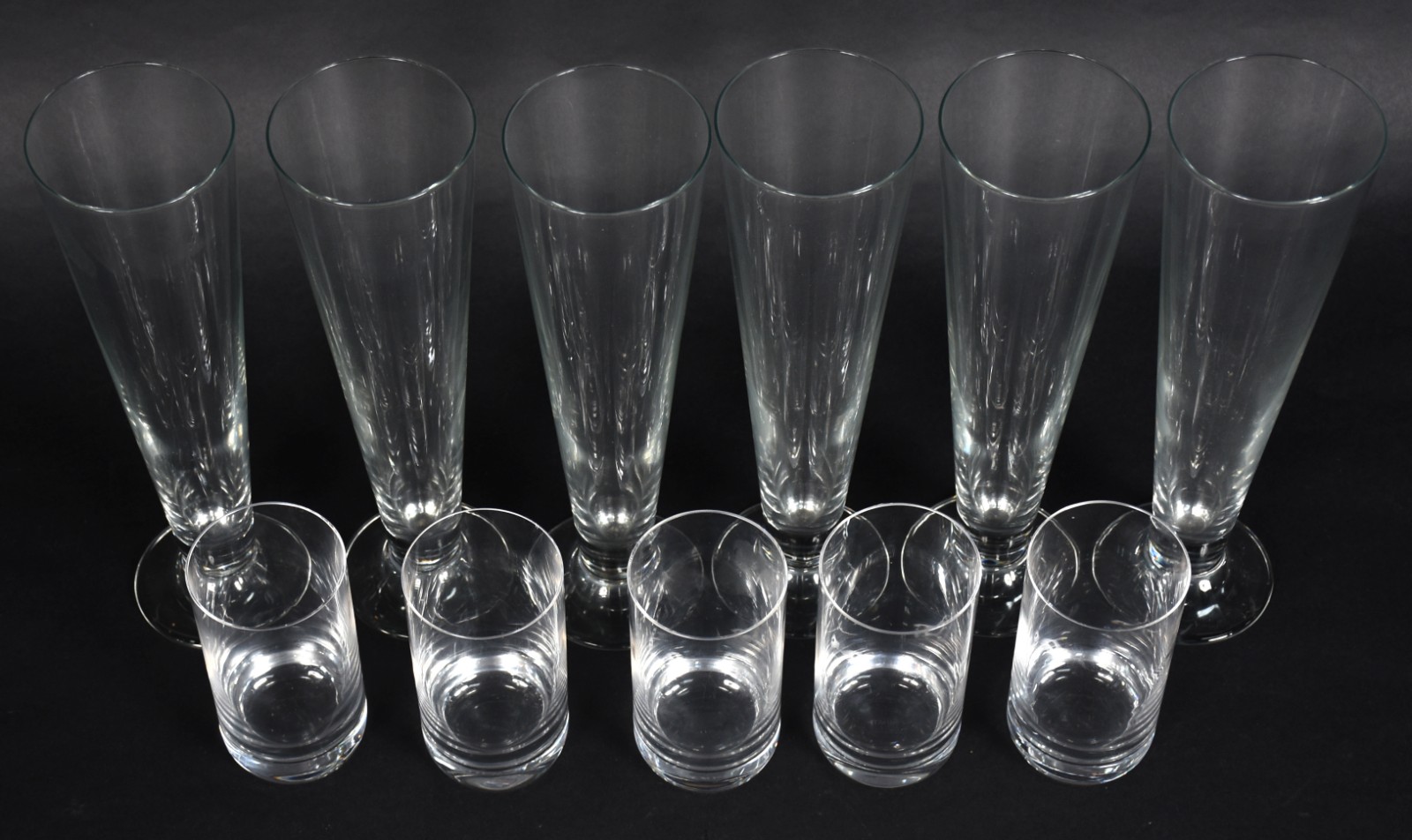 Conjunto de cristal Strauss, sendo 6 tulipas para cerveja e 5 copos... - foto 2 de 5