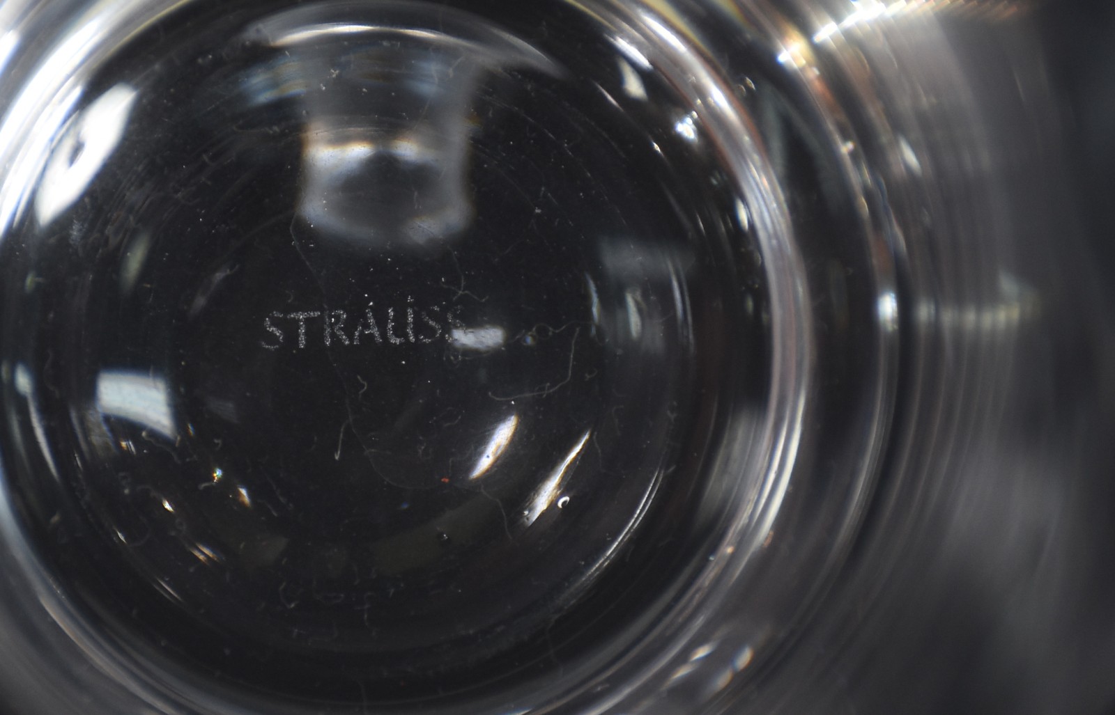 Conjunto de cristal Strauss, sendo 6 tulipas para cerveja e 5 copos... - foto 4 de 5