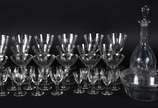 Conjunto de cristal composto de: Licoreira, 6 f... - Conjunto de cristal composto de: Licoreira, 6 flutes para champagne, 6 para vinho tinto, 6 para vinho branco, 6 para licor, 6 para vinho porto e...