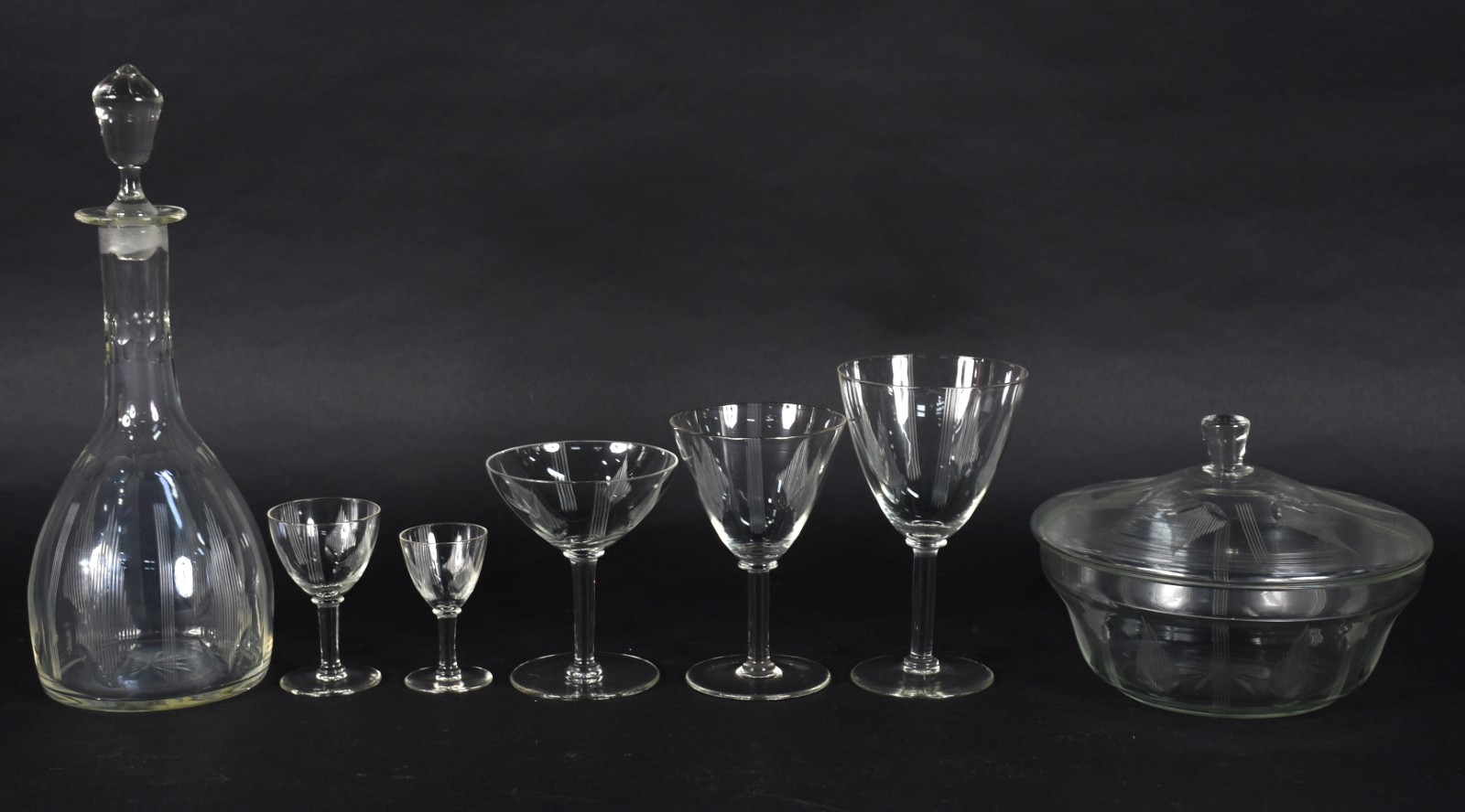 Conjunto de cristal composto de: Licoreira, 6 flutes para champagne... - foto 3 de 4