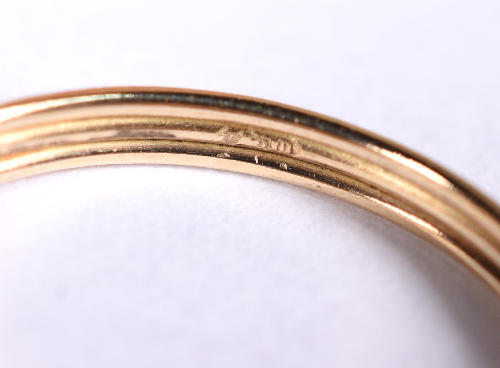 Anel de ouro 18 k, com 1 diamante central, aro 15 (Por motivos de... - foto 3 de 4