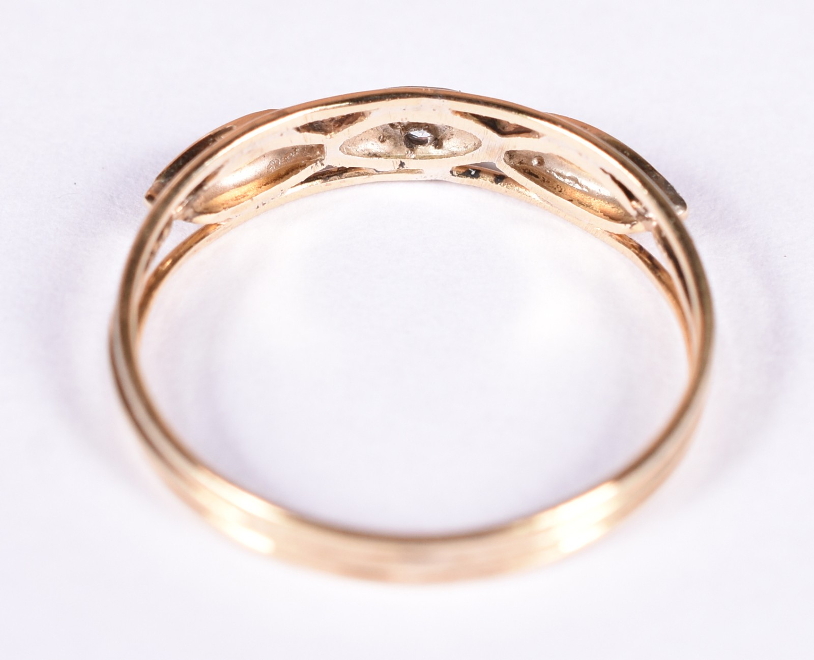 Anel de ouro 18 k, com 1 diamante central, aro 15 (Por motivos de... - foto 4 de 4