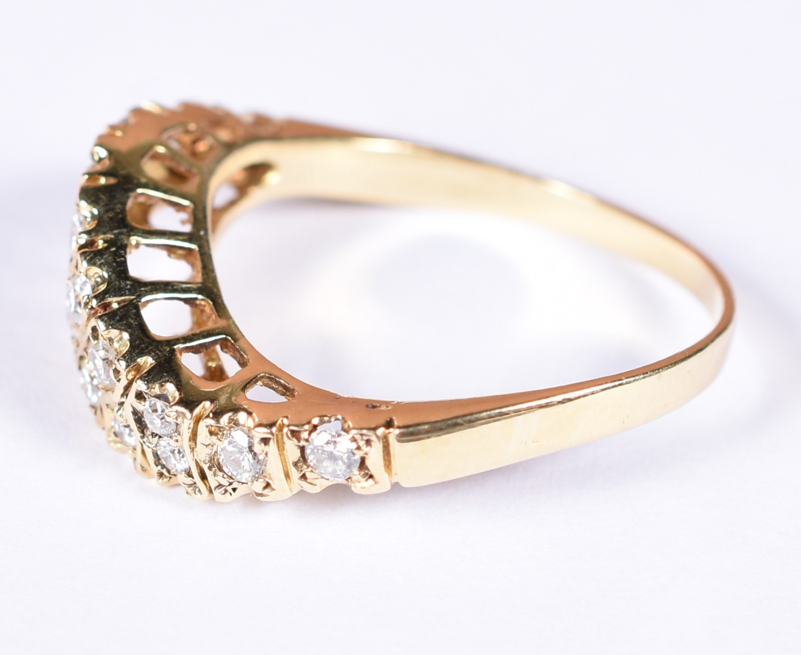 Anel em ouro 18 k, feitio onda com diamantes translucidas (Por... - foto 2 de 3