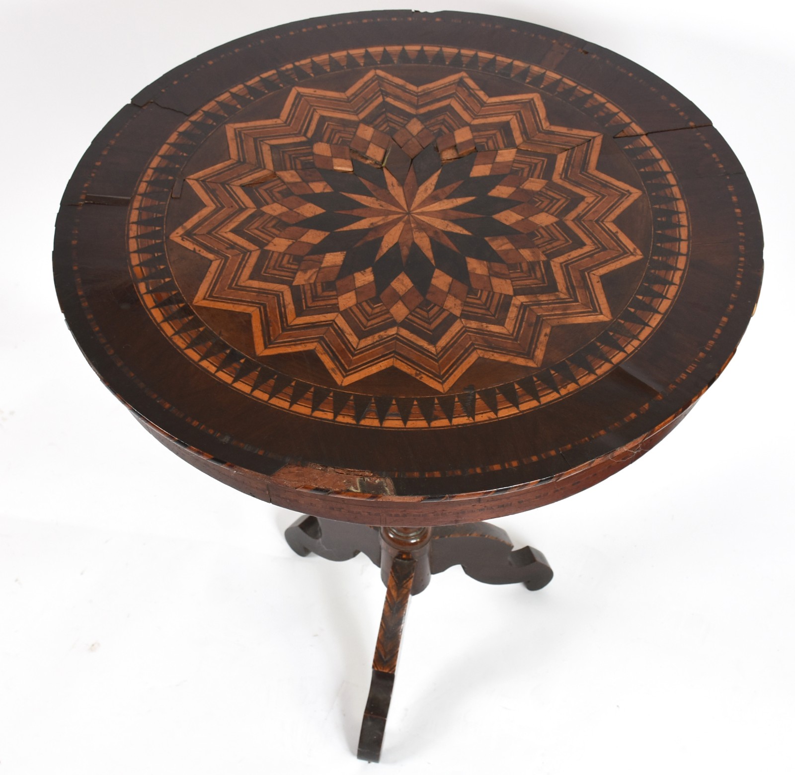 Mesa de madeira nobre feitio "tilp top" com trabalhos em marqueterie... - foto 2 de 5