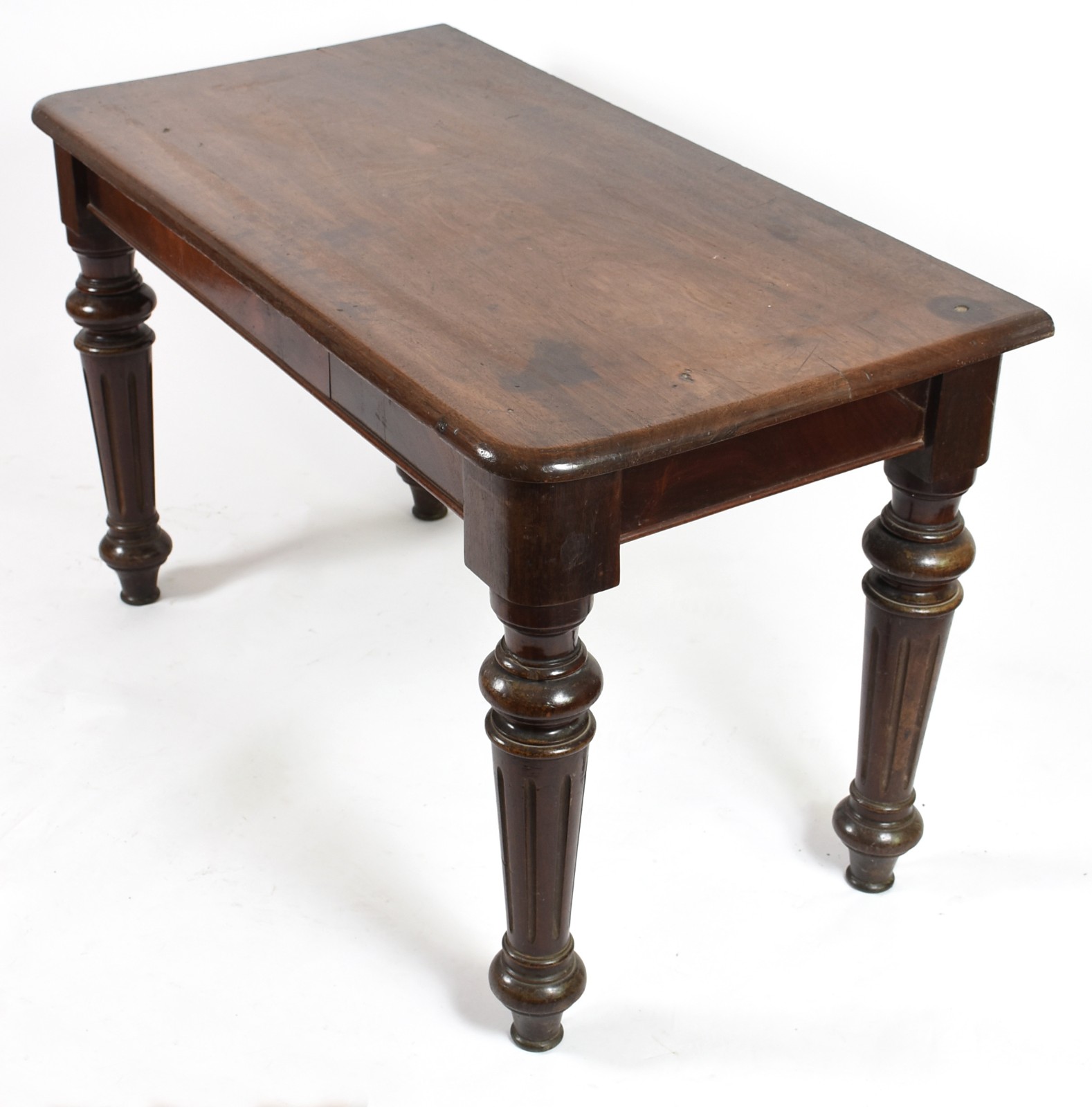 Mesa de madeira nobre com pernas cilíndricas. (Retirada em residência... - foto 1 de 5