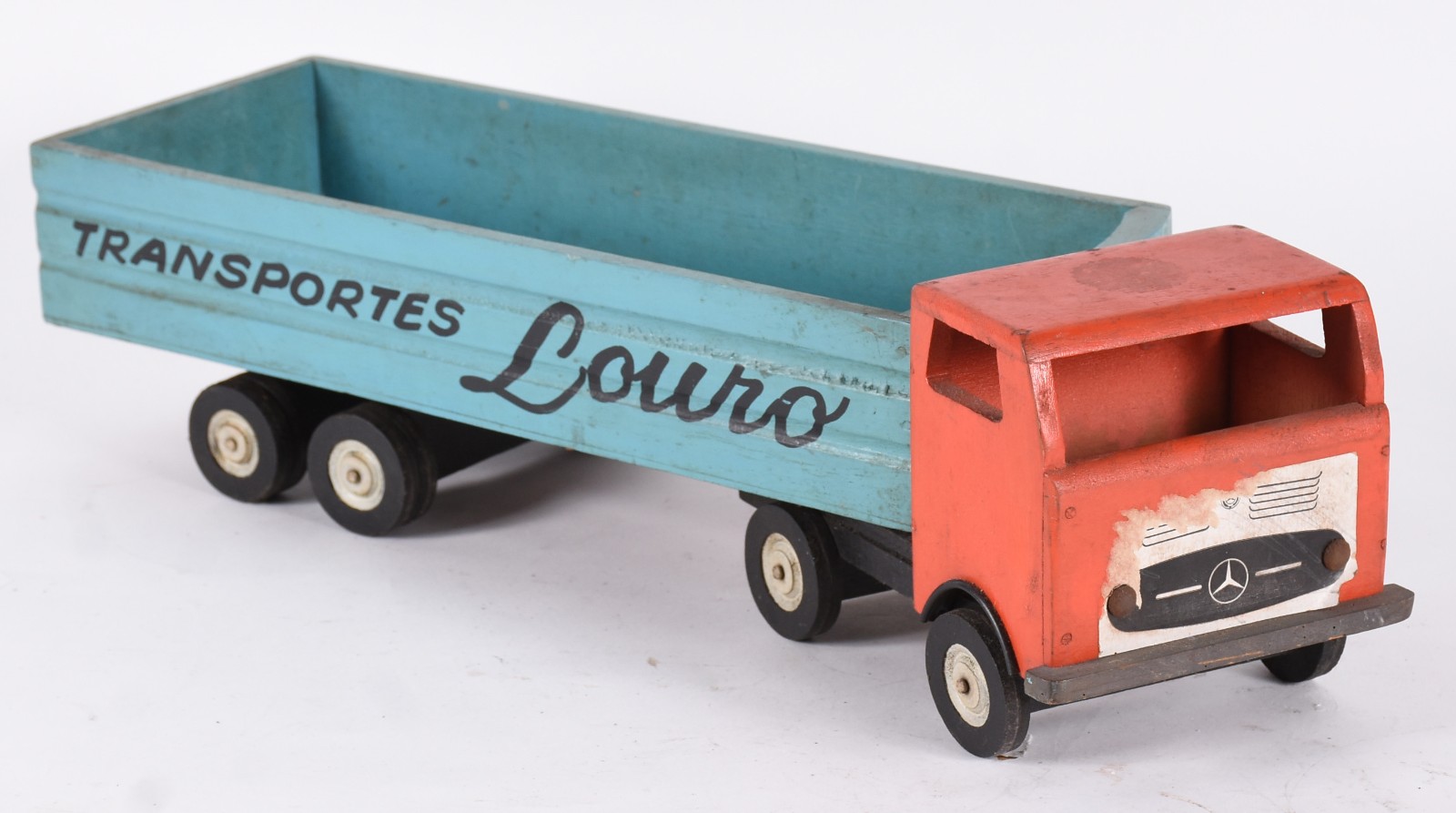 Dois caminhões de madeira com carroceria, anos 60/70 feito sob... - foto 5 de 6