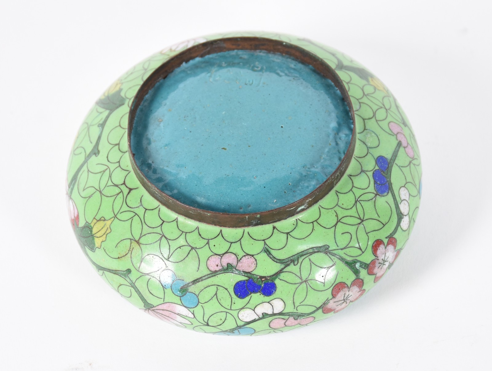 Potiche redondo com tampa de cloisoné, fundo verde e flores em... - foto 4 de 4