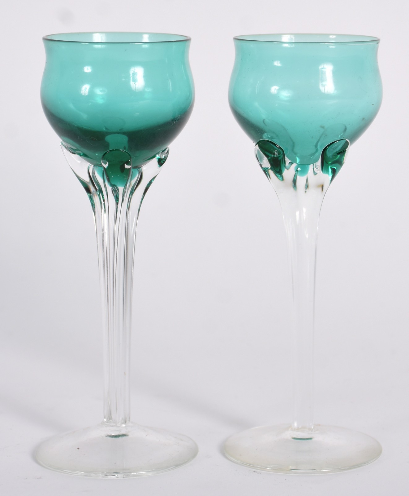 Seis cálices para licor em demi cristal na cor verde, pés altos. - foto 3 de 3