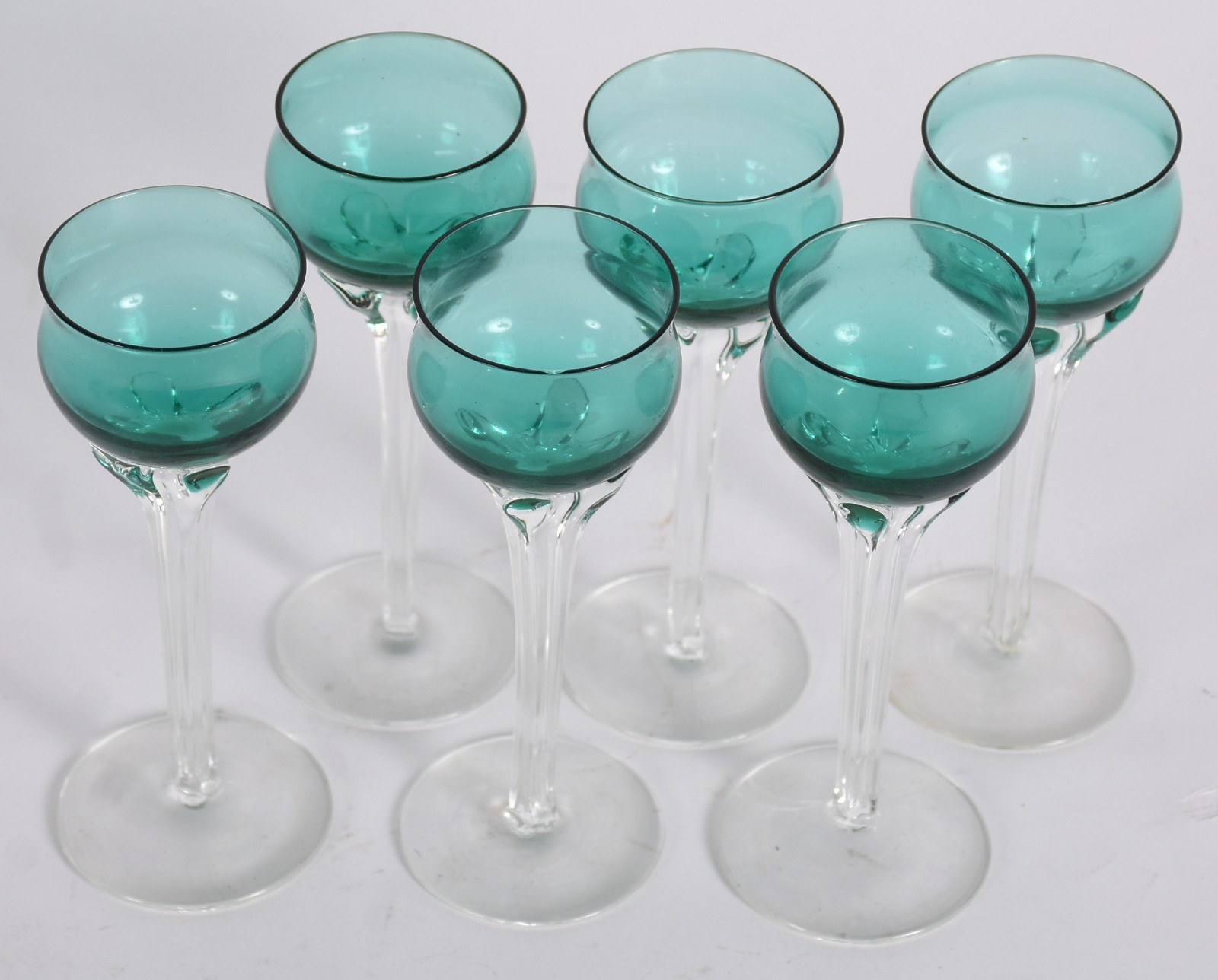 Seis cálices para licor em demi cristal na cor verde, pés altos. - foto 2 de 3