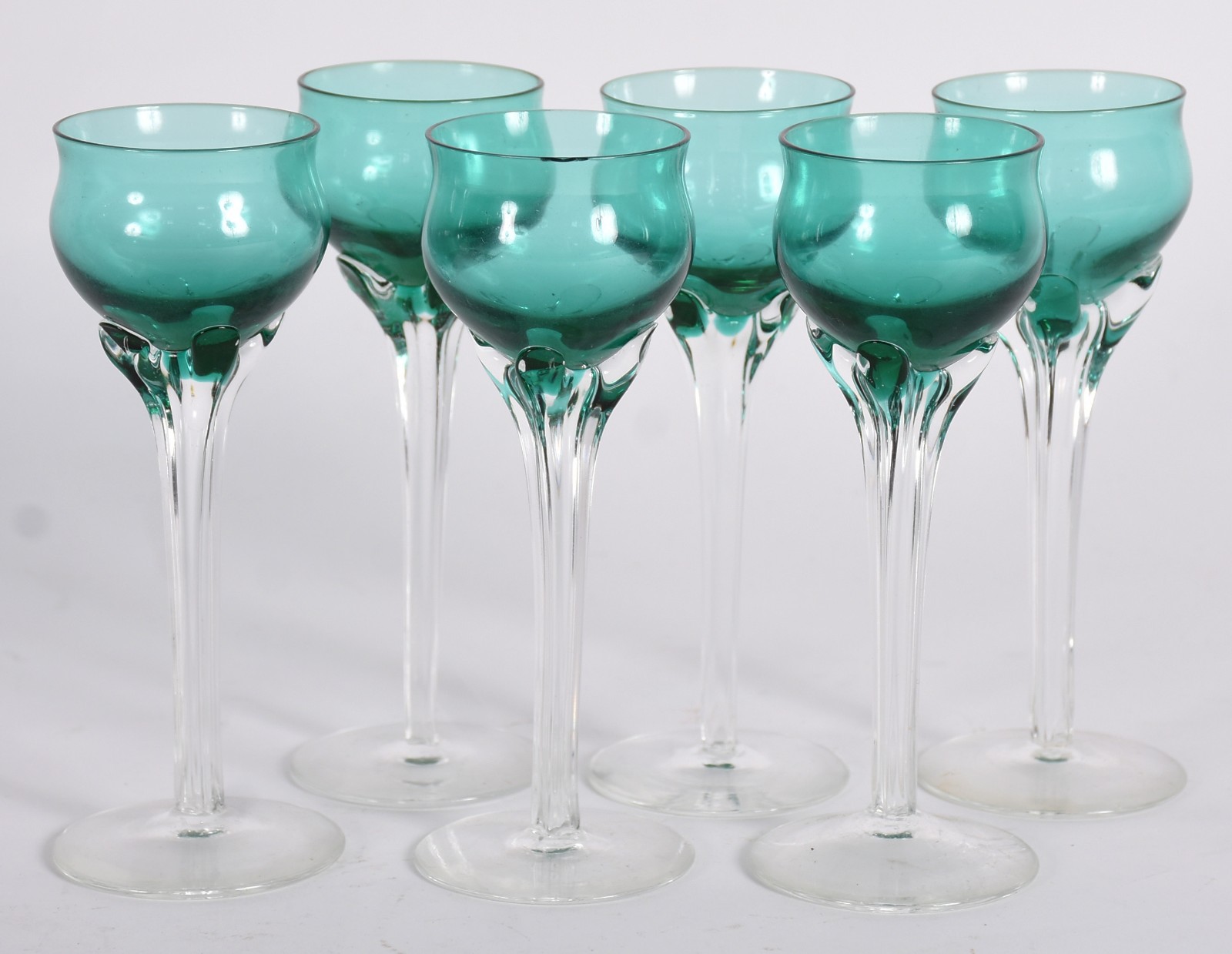 Seis cálices para licor em demi cristal na cor verde, pés altos. - foto 1 de 3