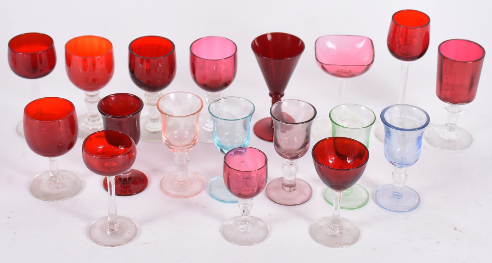Dezoito cálices para licor de pé alto em cristal e vidro de... - foto 2 de 3