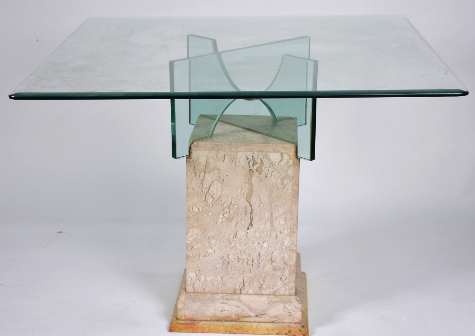 Mesa de centro com base de mármore e tampo de cristal bisotado. - foto 2 de 4