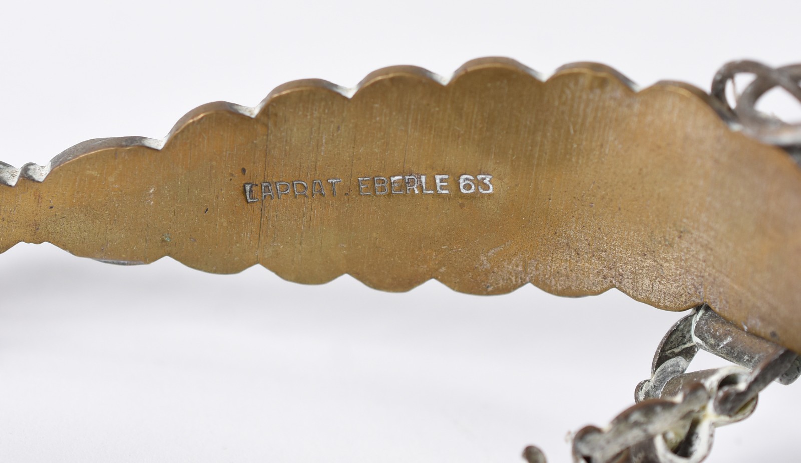 Três peças de metal sendo 2 antigas sapatas femininas de montaria e 1... - foto 5 de 5