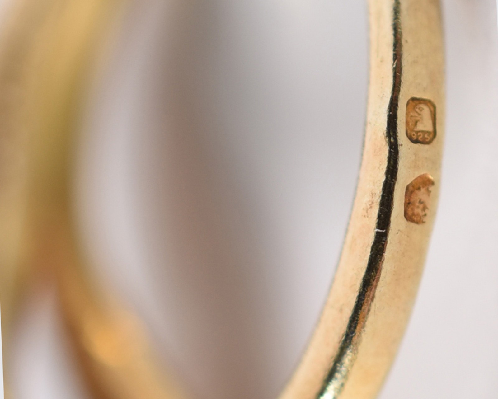 Anel de ouro contrastado com pérola sintética, aro 18 (Por motivos de... - foto 4 de 4