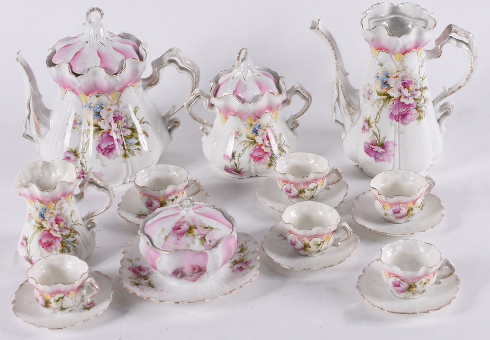 Serviço de café de porcelana floral, composto de: 6 xícaras com... - foto 1 de 6