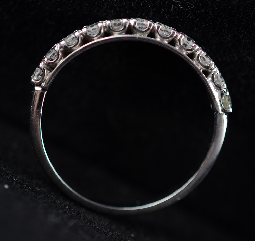Meia aliança de platina e 11 brilhantes com 0,33 carats ( aro med. 18... - foto 3 de 3