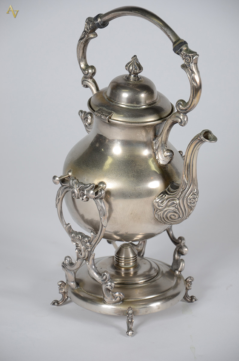 Samovar de metal prateado estilo ingles, alt. 39 cm. - foto 1 de 2