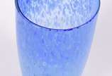 Vaso de vidro decorativo na cor azul. - Vaso de vidro decorativo na cor azul.