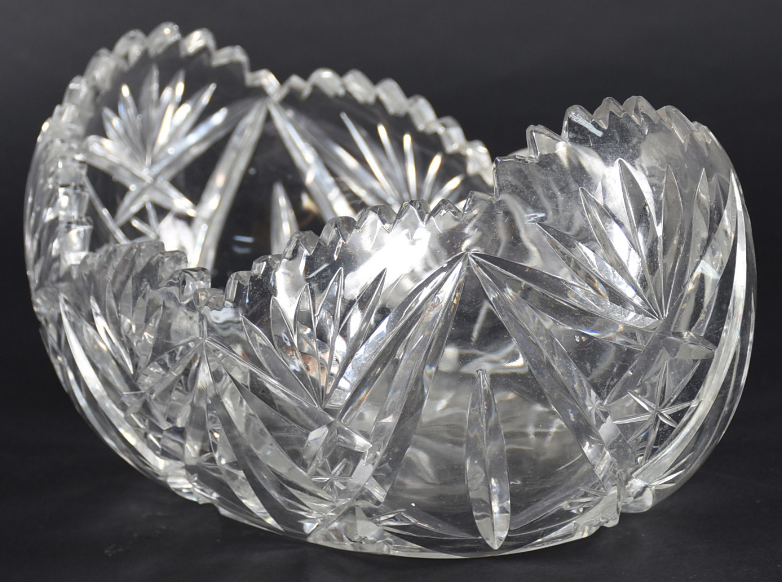 Fruteira oval de cristal tcheco lapidado. - foto 1 de 4