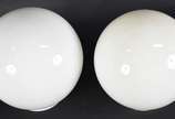 Par de grandes globos de vidro opalinado branco - Par de grandes globos de vidro opalinado branco