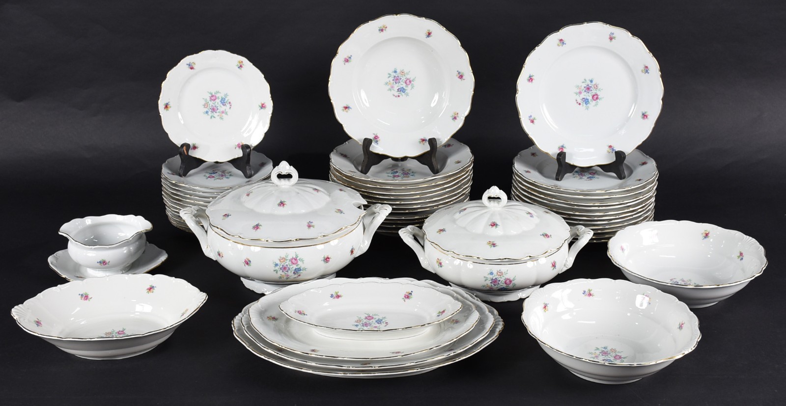 Aparelho de jantar de porcelana tcheca branca com flores em... - foto 1 de 5