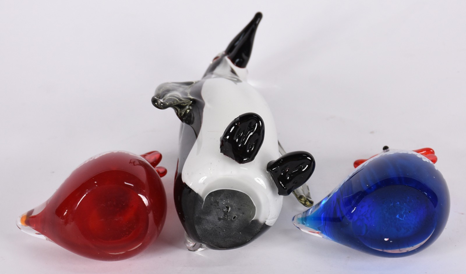 Três peças de vidro decorativo sendo, 2 galinhas e pinguim. - foto 4 de 4