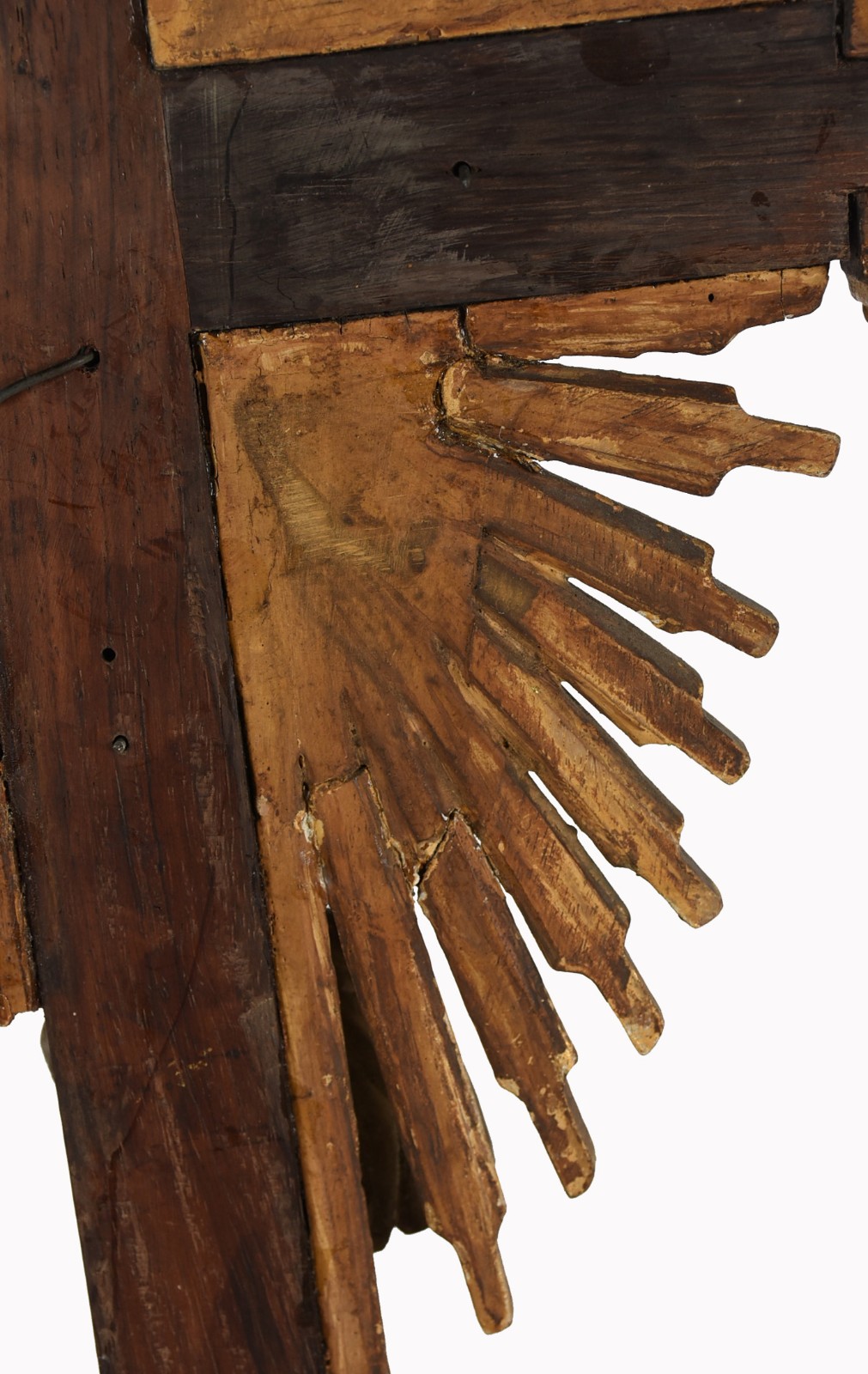 Belíssimo e antigo crucifixo de madeira nobre com figura de Cristo... - foto 6 de 7