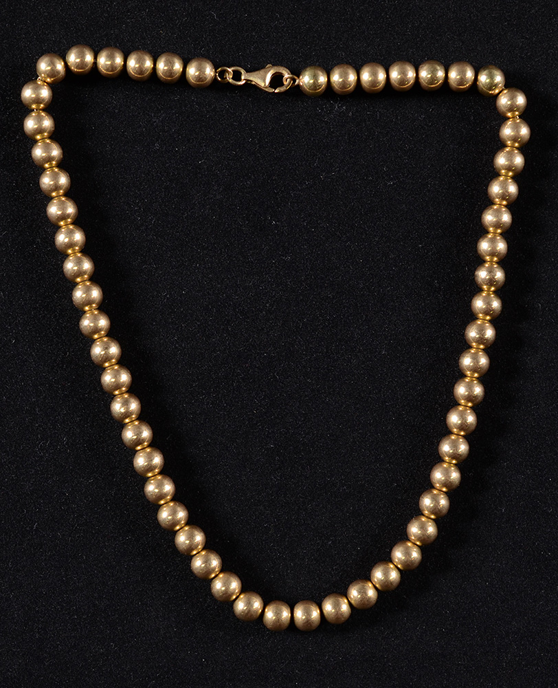 Colar em bolas de ouro 18k. Peso 36.5g.