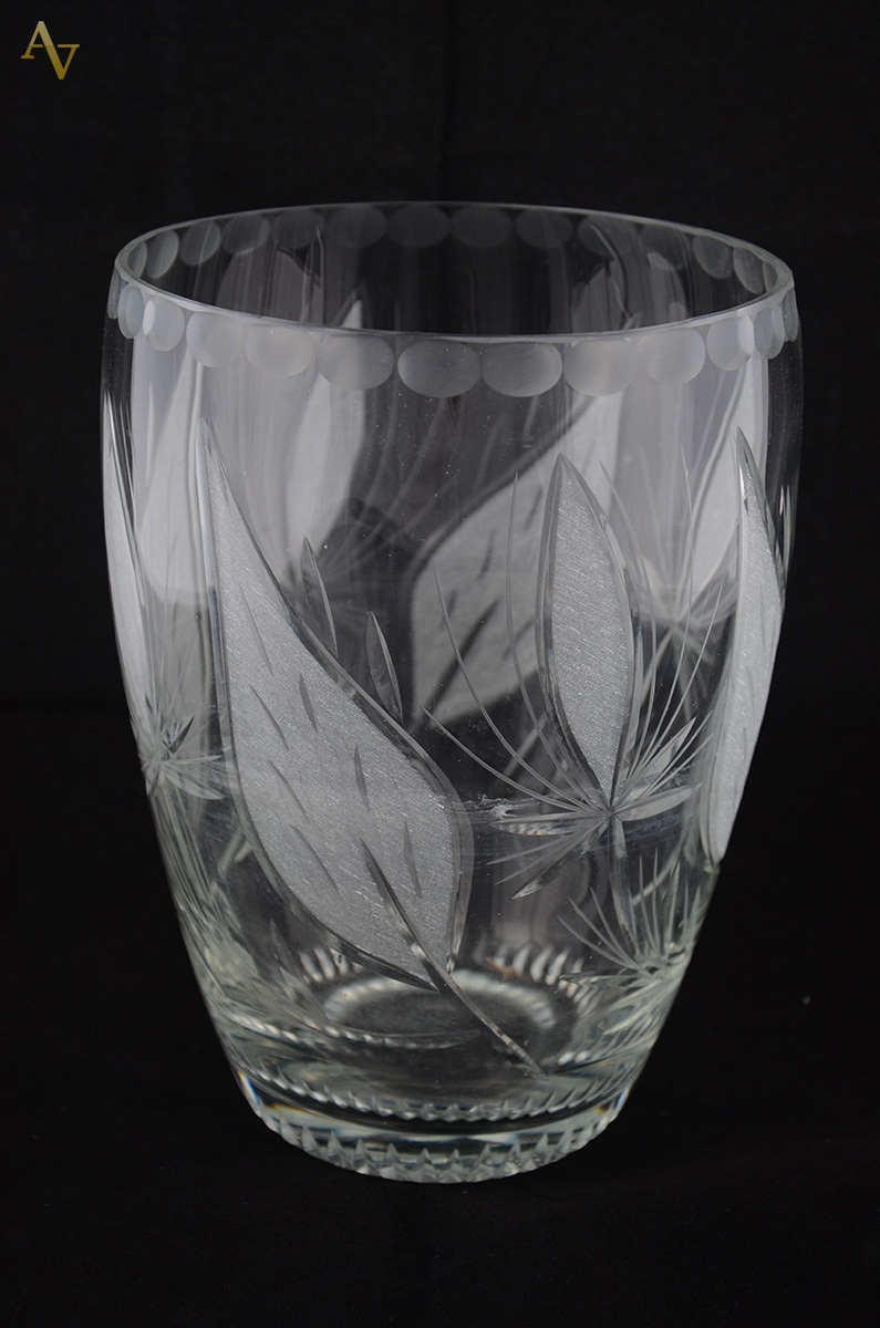 Vaso em cristal lapidado, alt. 23 cm.