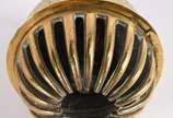 Diversas peças de metal dourado, sendo par de p... - Diversas peças de metal dourado, sendo par de pássaros (altura do maior: 17 cm), quatro cinzeiros, castiçal feitio âncora, almofariz com socador...