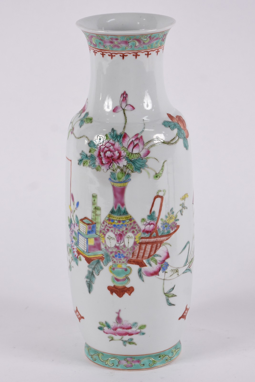 Vaso de porcelana chinesa, com flores em policromia. - foto 1 de 6