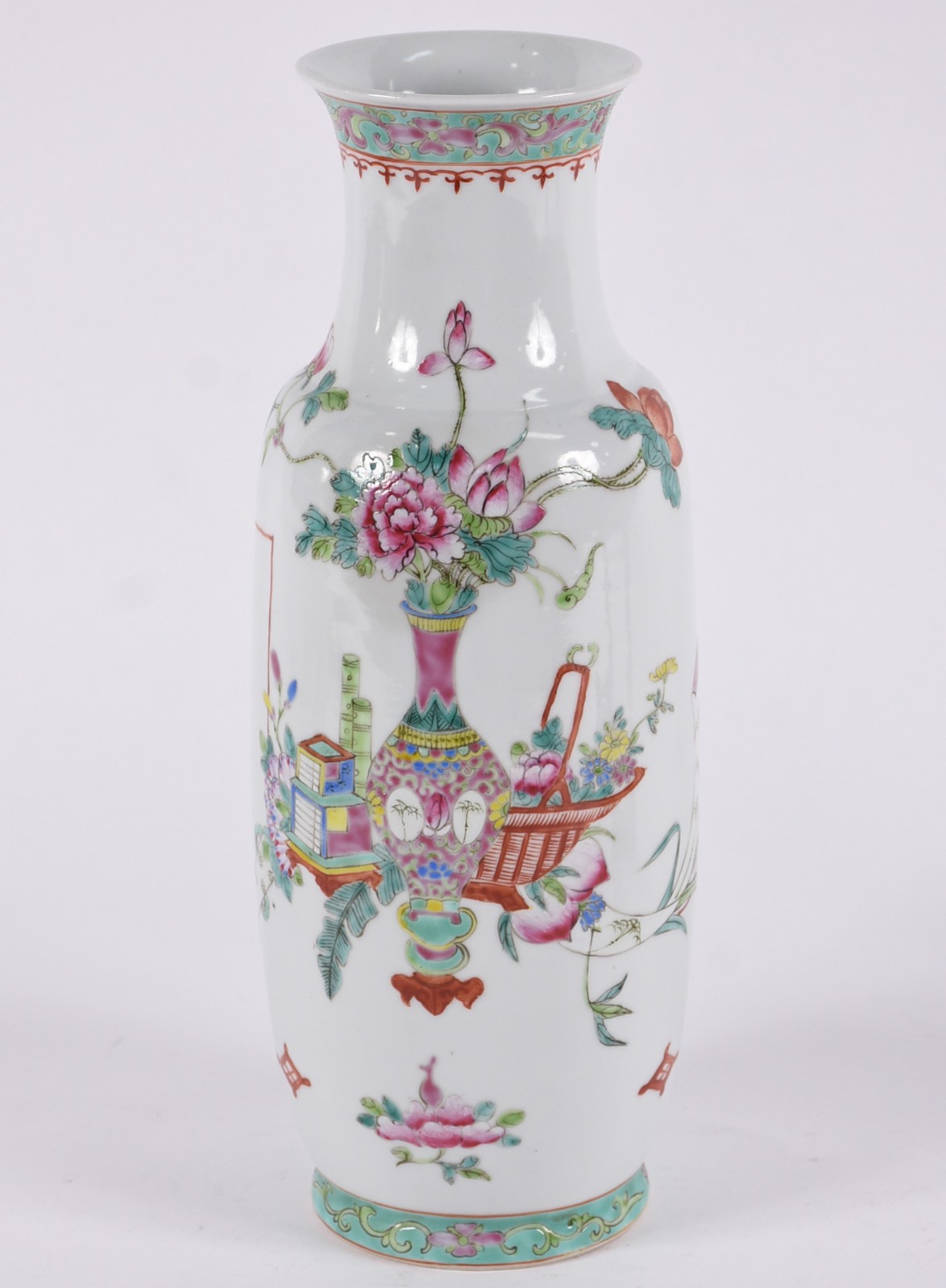 Vaso de porcelana chinesa, com flores em policromia. - foto 2 de 6