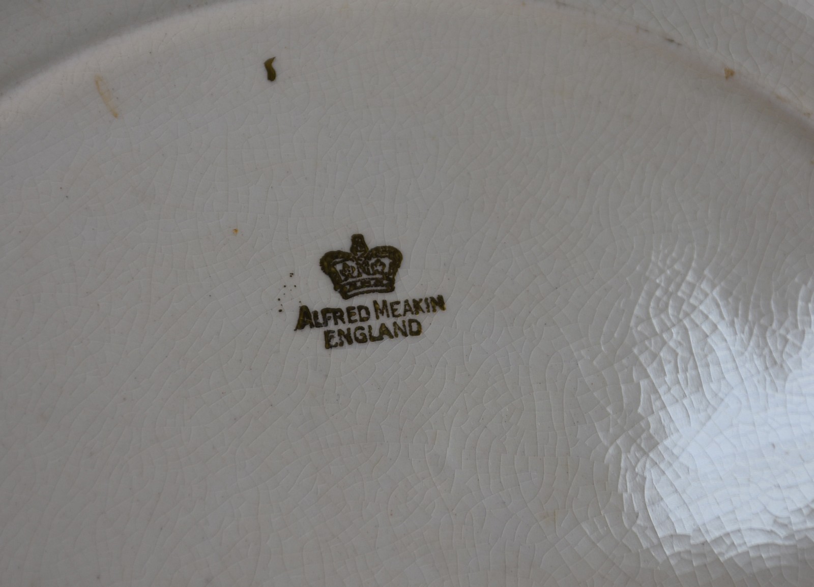 Serviço de jantar de faiança inglesa bege decorada com friso na cor... - foto 8 de 8