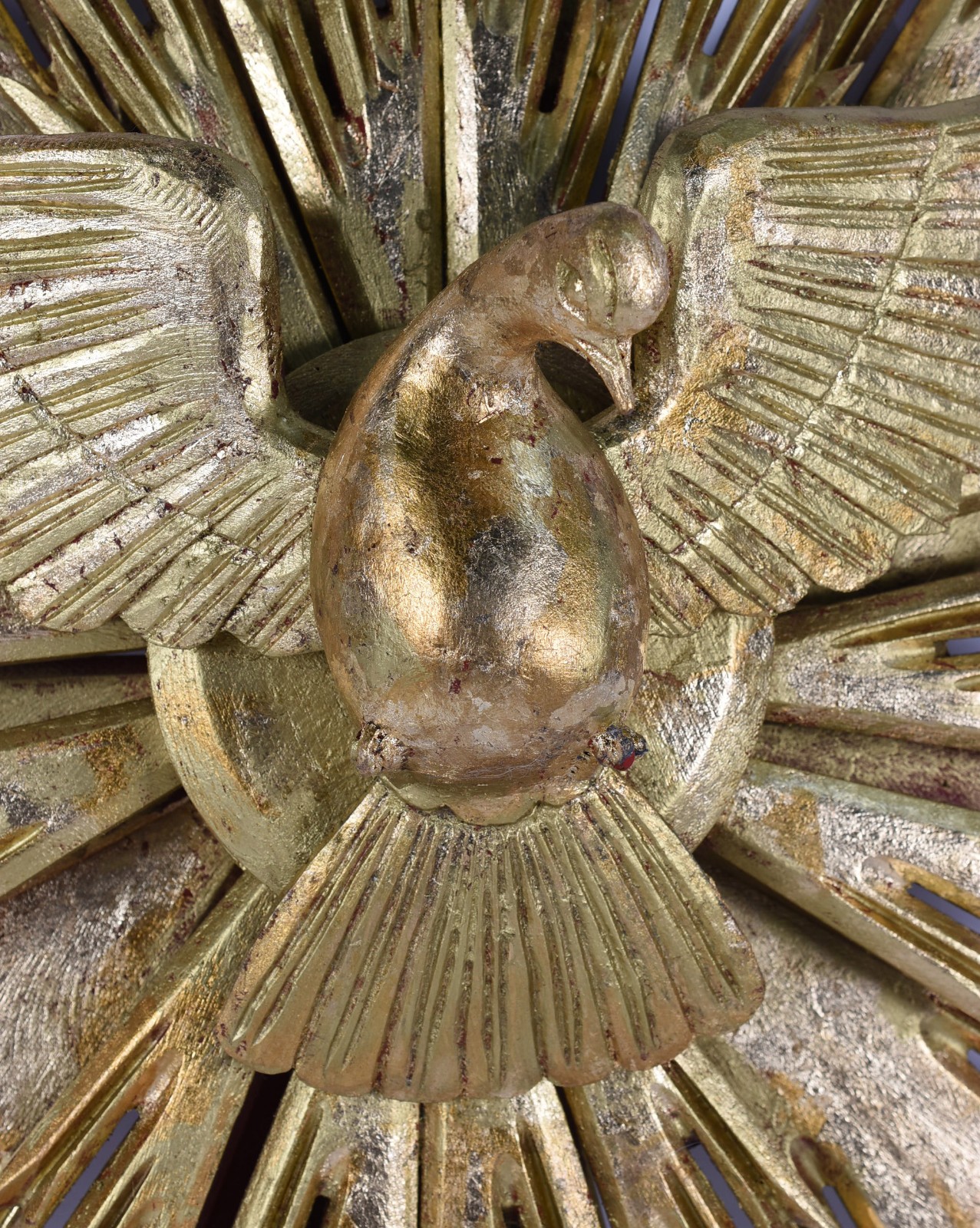 Imagem do Divino Espírito Santo madeira esculpida e dourada. - foto 2 de 3