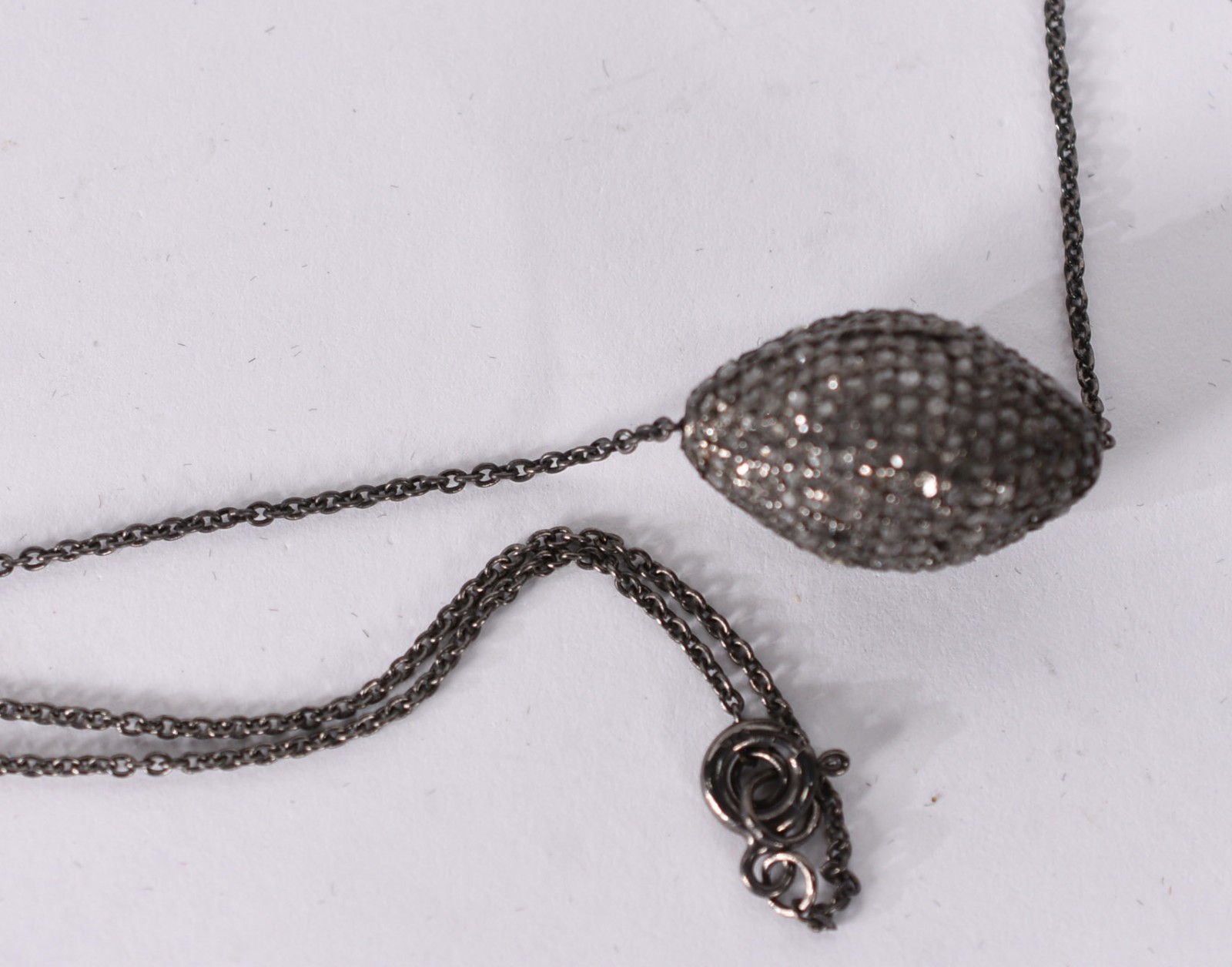 Colar de prata rodinado negro com diamantes (Por motivos de segurança... - foto 3 de 4