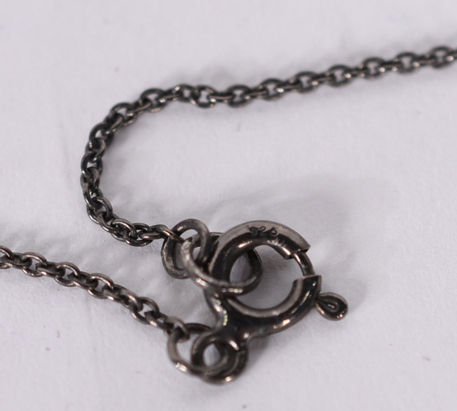 Colar de prata rodinado negro com diamantes (Por motivos de segurança... - foto 4 de 4