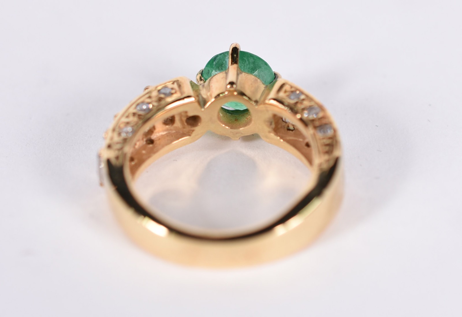 Anel de ouro 18k com 12 brilhantes, sendo 6 navetados e 6 baguetes... - foto 3 de 4
