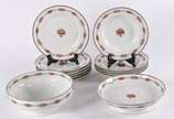 GEO. ROUARD,  - Parte de serviço de porcelana francesa GEO. ROUARD composto de: 6 pratos rasos ( com bicado), 5 pratos fundos, um bowl e fruteira. Total 13 peças