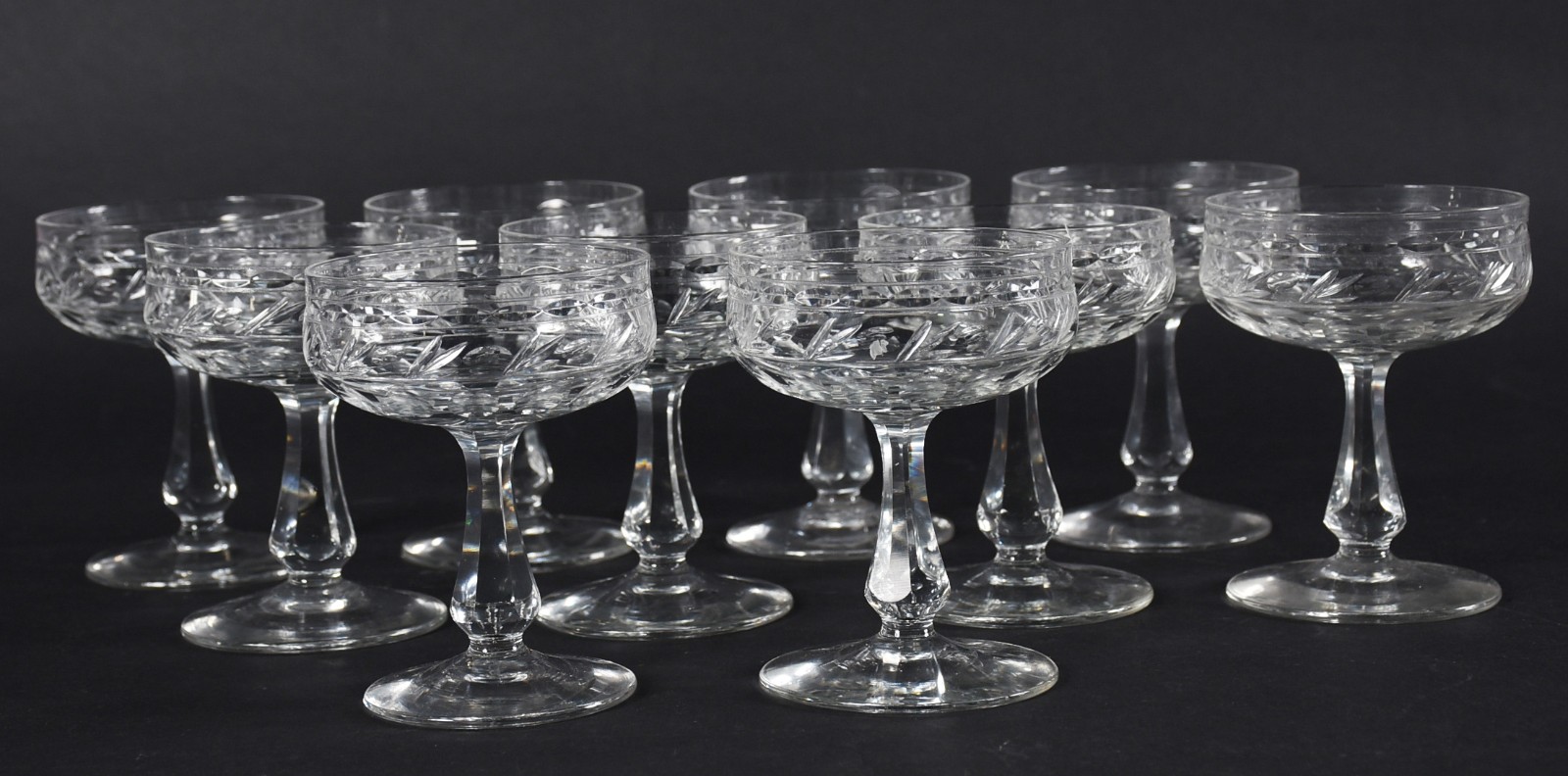 Dez taças para champagne de cristal lapidado. - foto 1 de 3