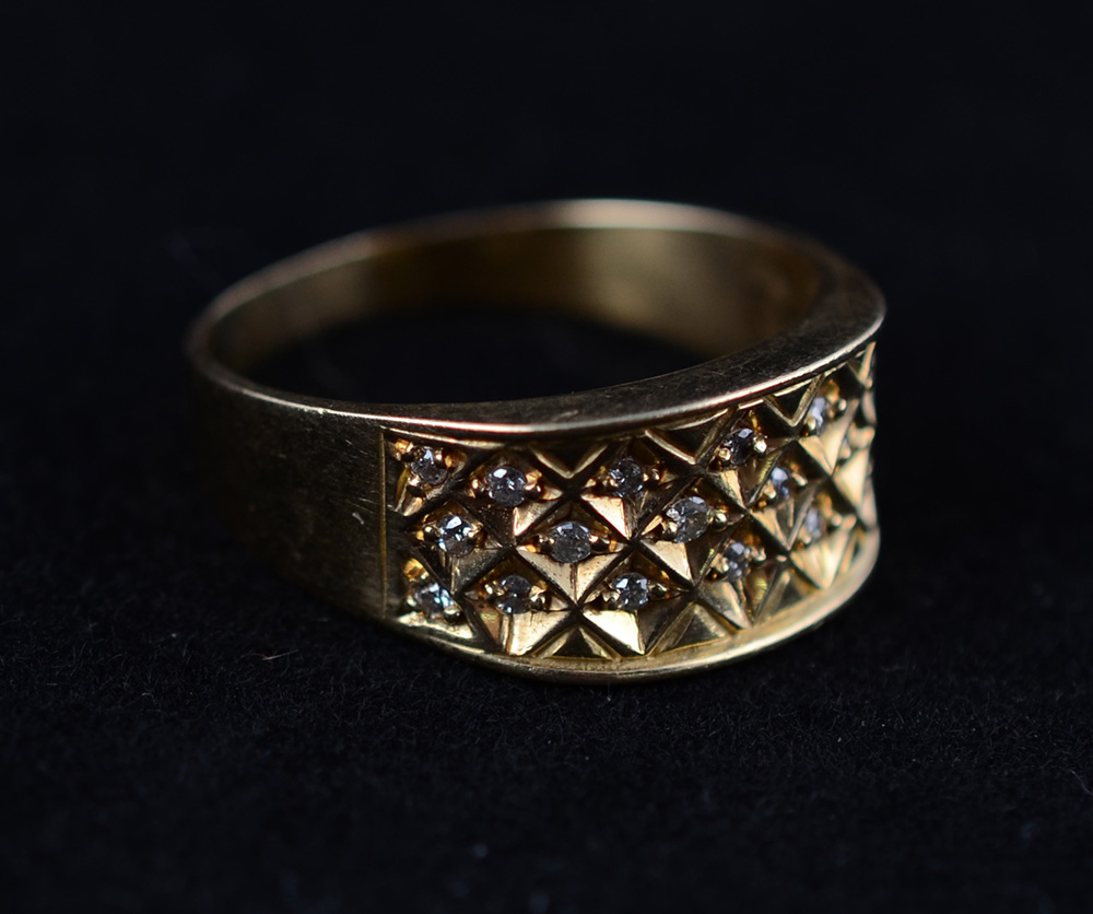 Anel de ouro 18 k com 20 brilhantes, peso 4,4 g. - foto 1 de 2