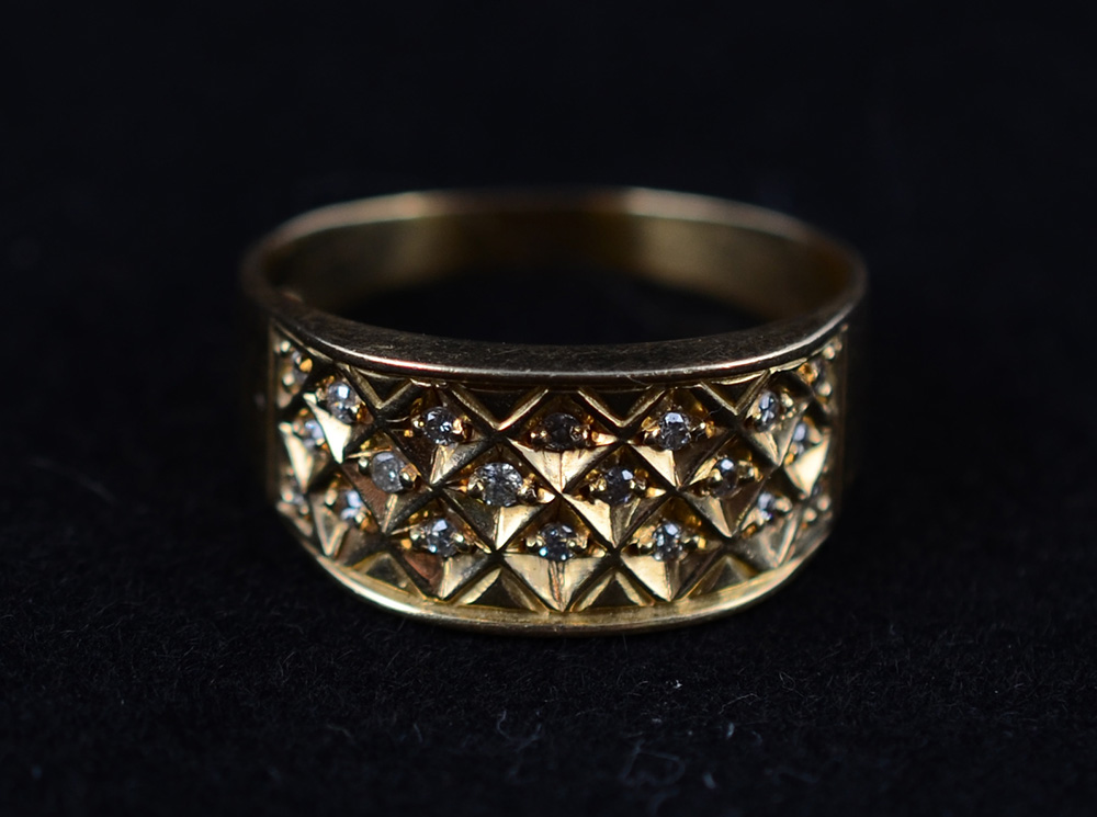 Anel de ouro 18 k com 20 brilhantes, peso 4,4 g. - foto 2 de 2