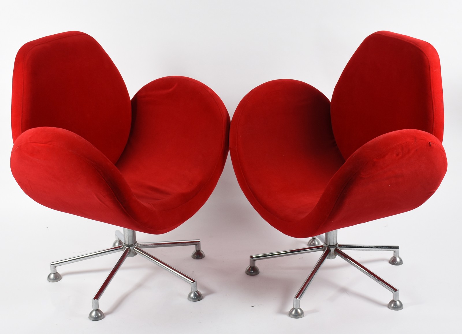 Par de modernas poltronas giratórias , base de metal prateado e... - foto 2 de 5